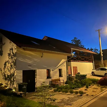 Sebina Zarucujici Absolutni Soukromi A Klid S Lahvi Vina Jako Darek *