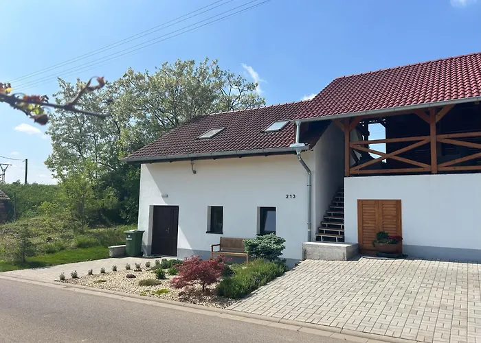 Sebina Zarucujici Absolutni Soukromi A Klid S Lahvi Vina Jako Darek شقة *