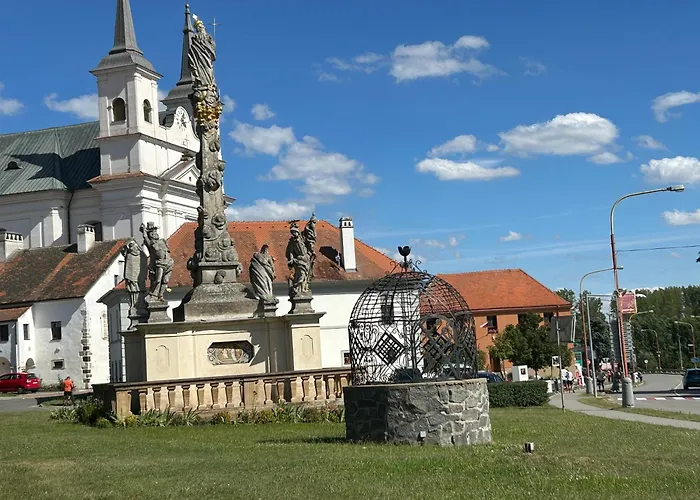 شقة Sebina Zarucujici Absolutni Soukromi A Klid S Lahvi Vina Jako Darek Drnholec
